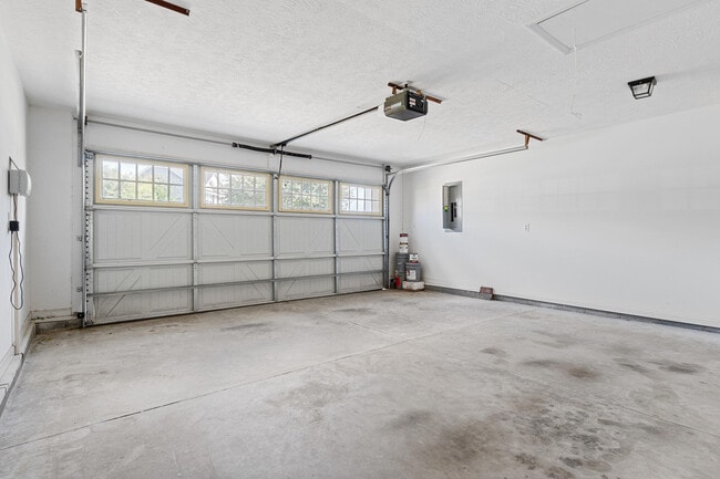 Building Photo - 228 Full Cir Dr