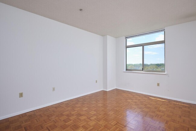 Building Photo - 7111 Woodmont Ave