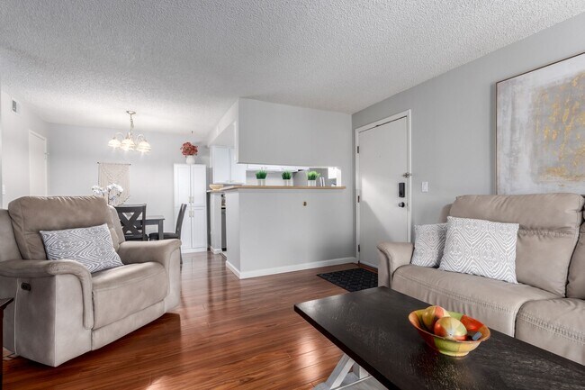 Building Photo - Beautiful 2 Bedroom Condo Across from Aurora Medical Center