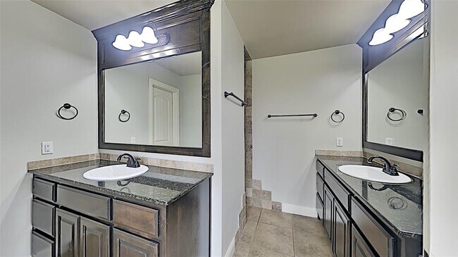 Building Photo - 15308 Homecoming Dr