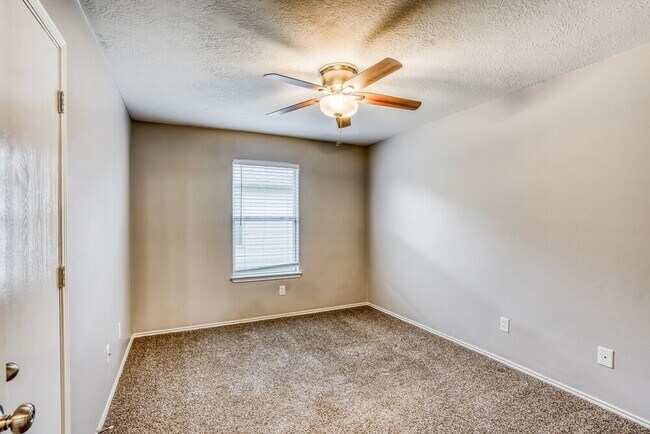 Building Photo - 4931 Winding View Ln