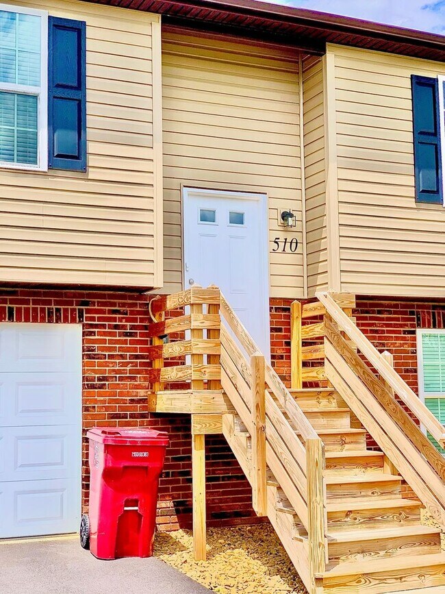 Building Photo - Duplex 2 Bedroom / 2Bath  Johnson City