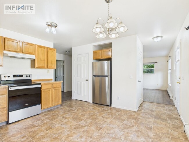 Building Photo - Great Three Bedroom Condo in Belgrade!