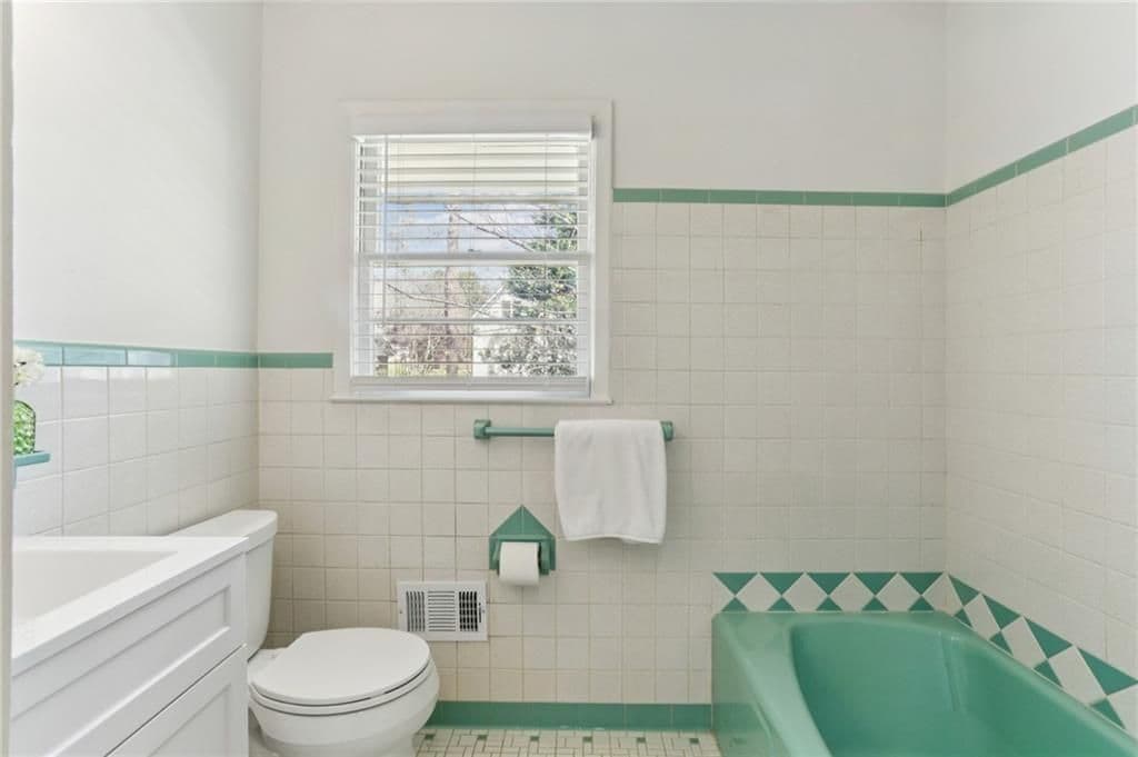 Building Photo - 2888 Bonanza Dr