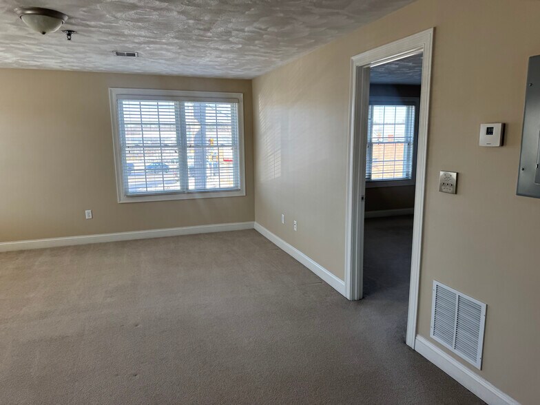 Building Photo - 1 Church St