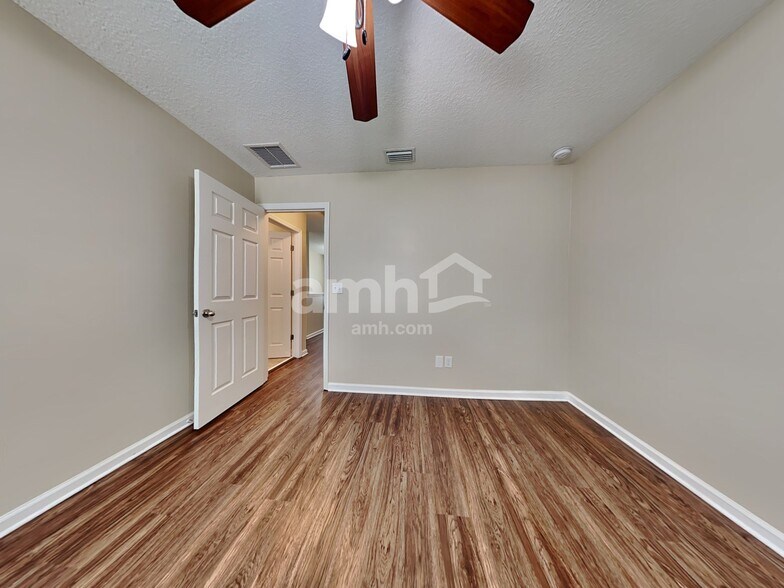 Building Photo - 304 Blossom Way