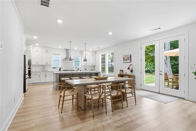 Building Photo - 5045 Reserve Dr