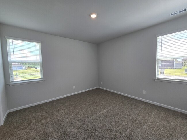 Building Photo - 77 Bonaparte St