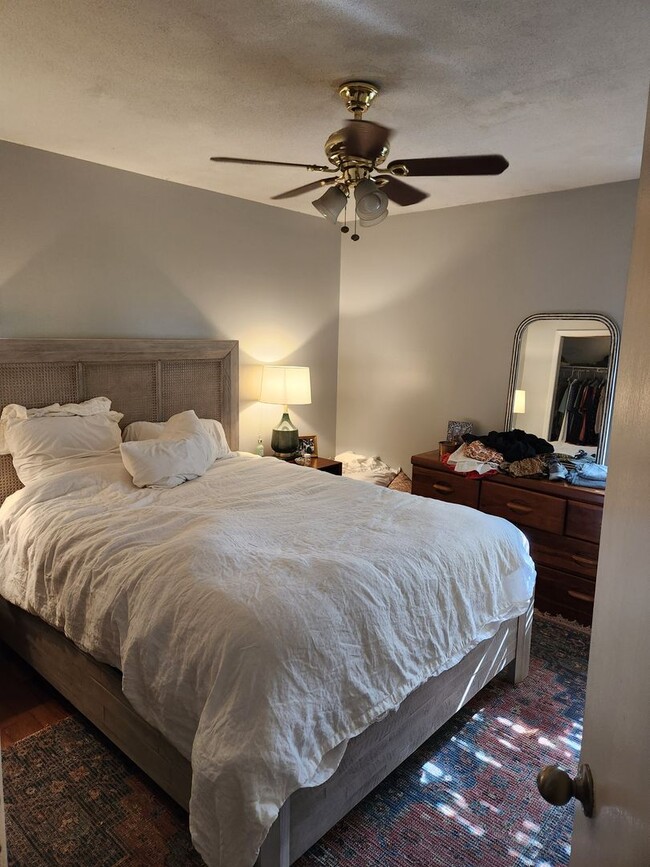 Building Photo - 1412 Bariwood Dr