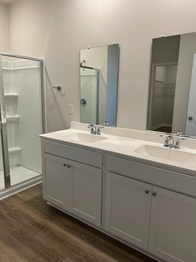 Building Photo - AVAILABLE NOW! Beautiful home, with pond v...