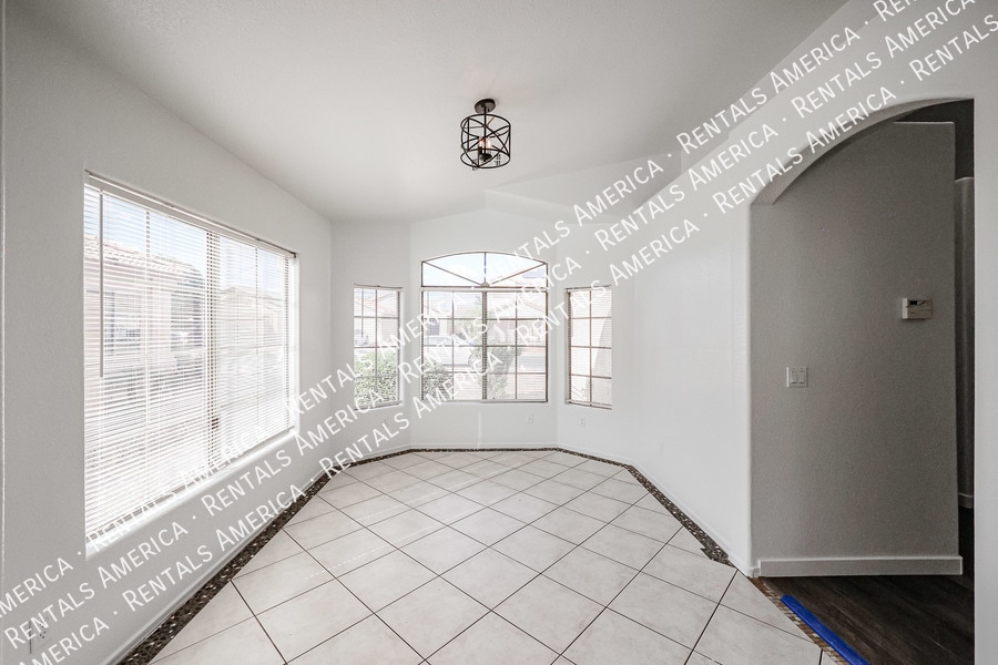 Building Photo - 12731 W Sharon Dr