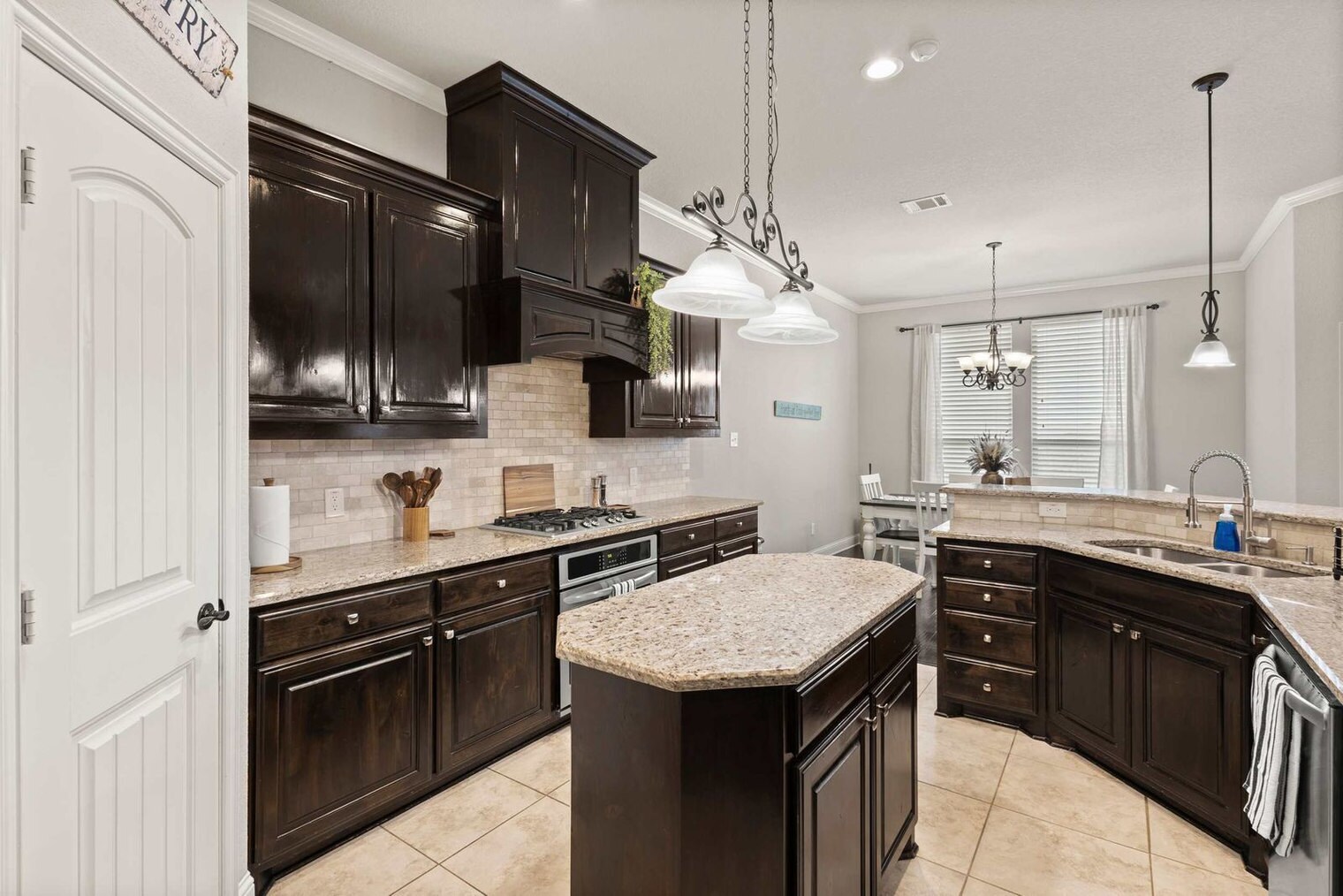 Building Photo - 206 S Meadow Dr