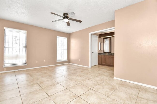 Building Photo - 17035 Quail Bend Dr