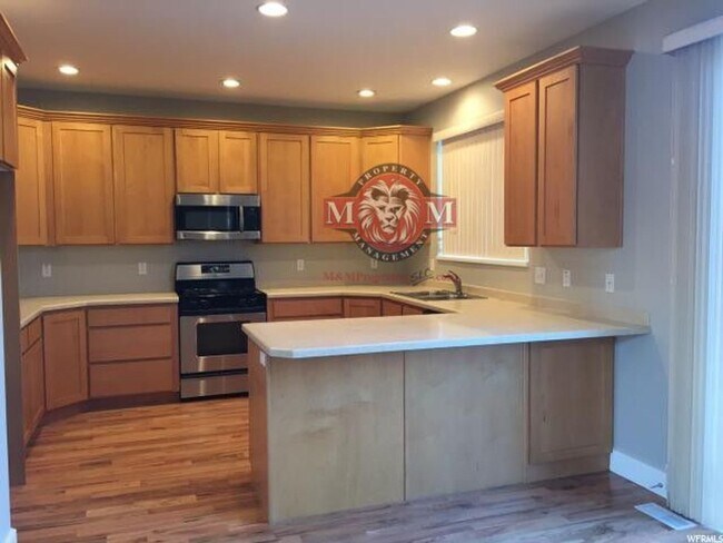 Building Photo - Beautiful 4 Bd 2.5 Bath Home in Sandy