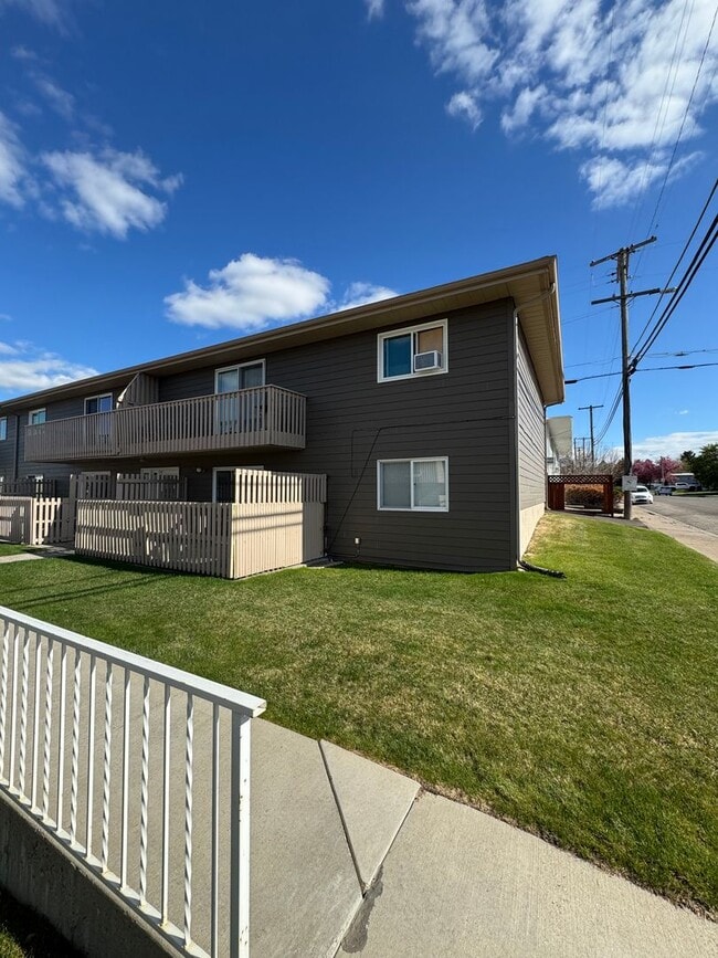 Building Photo - Beautiful 2 bed 1 bath home