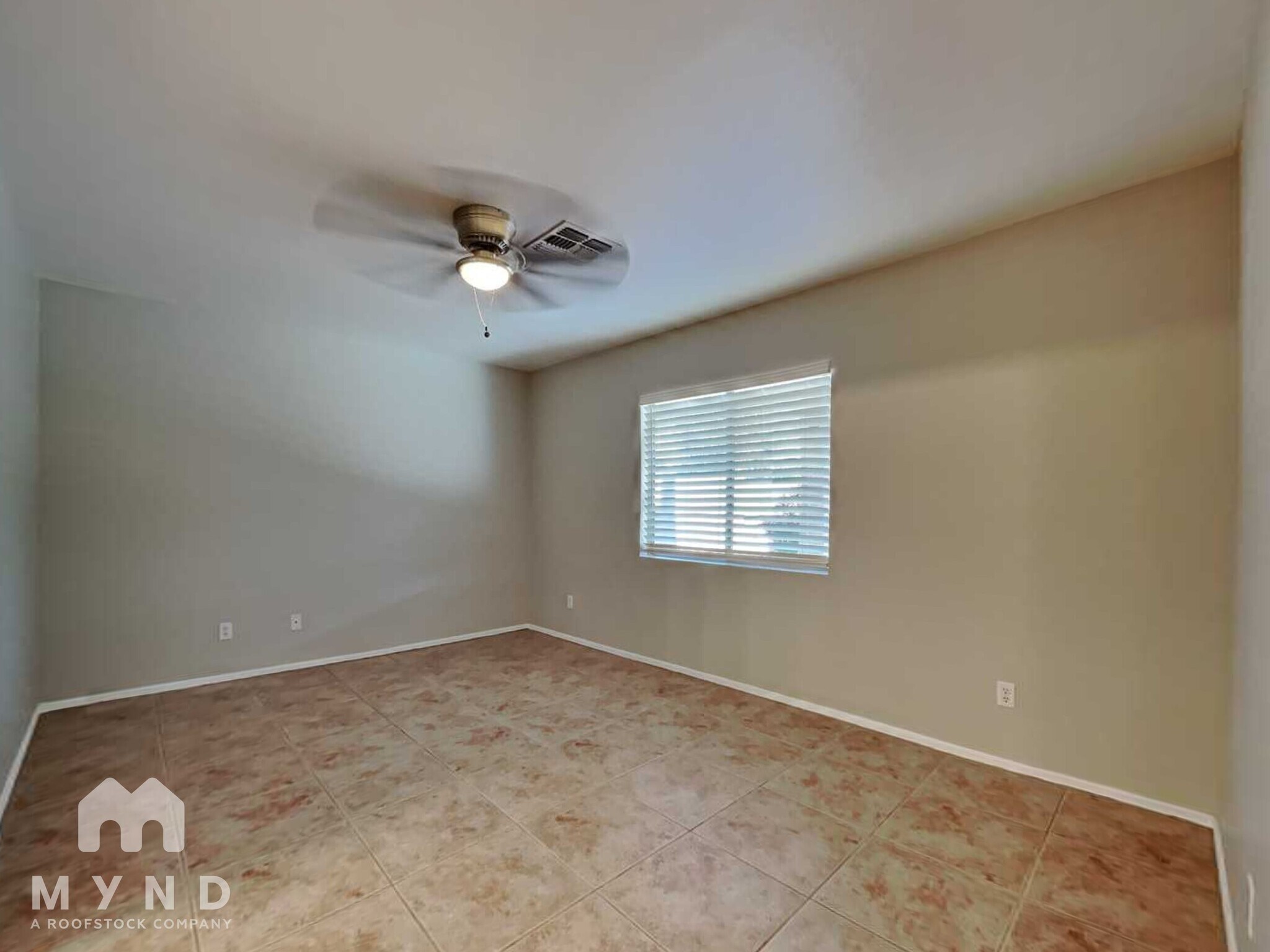 Building Photo - 12418 W Valentine Ave