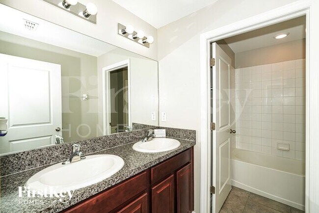 Building Photo - 9747 Sage Creek Dr