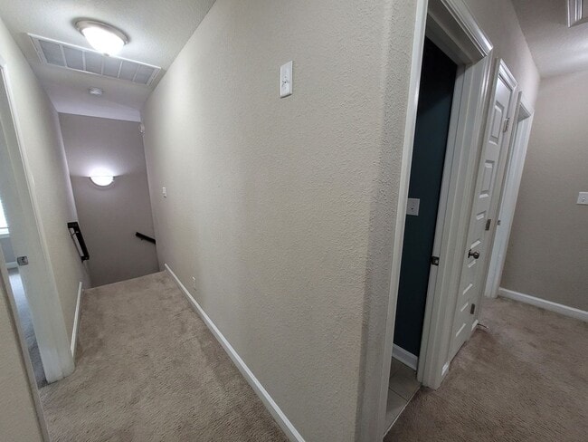 Building Photo - Beautiful 4 Bedroom, 2.5 Bath Home