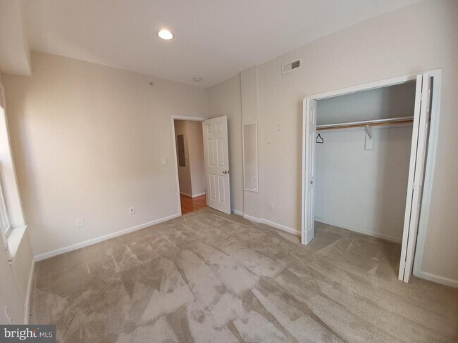 Building Photo - 610 Irving St NW