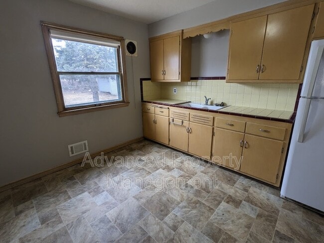 Building Photo - 6215 W Keefe Ave Pkwy