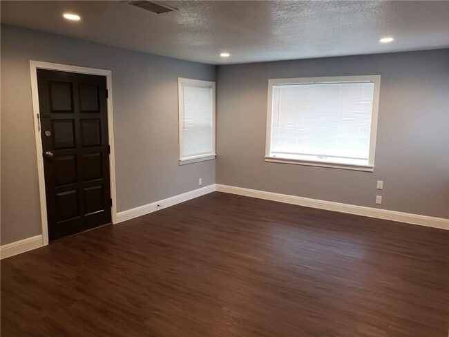 Building Photo - 18901 Hogeye Rd