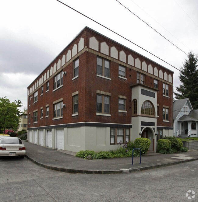 Primary Photo - 3080 SE Ankeny St