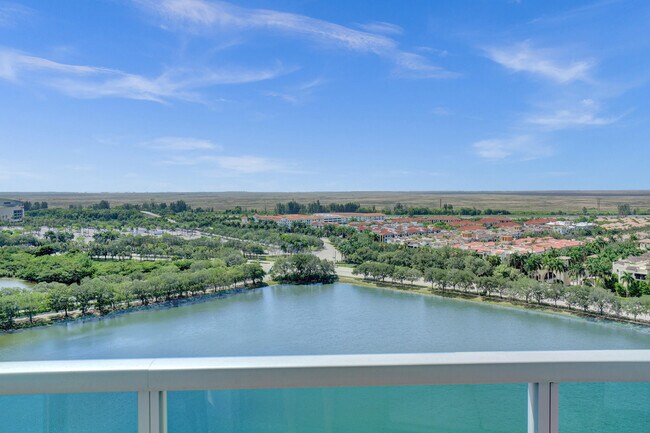 Building Photo - 2641 N Flamingo Rd