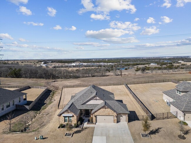 Building Photo - Upscale Living!