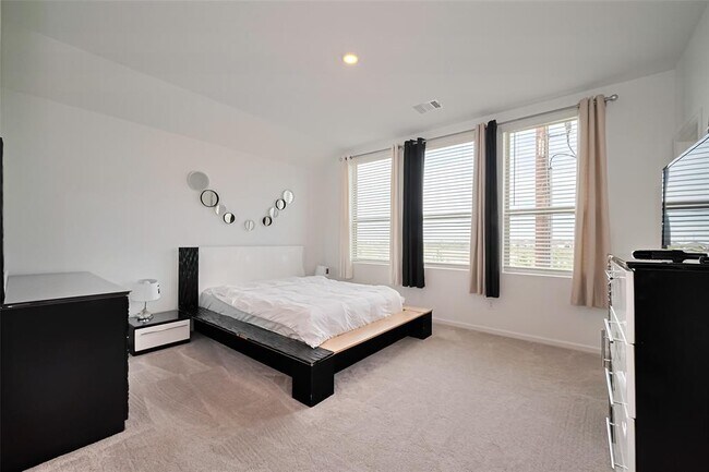Building Photo - 5435 Holly Hvn Ct