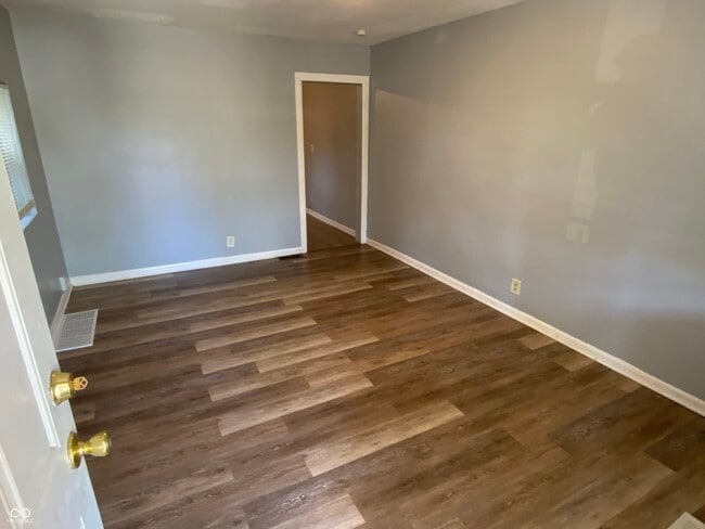 Building Photo - 2842 N Chester Ave