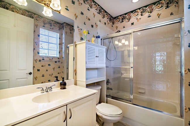 Building Photo - 2002 Graden Dr