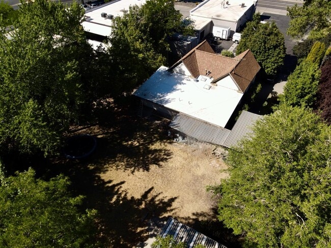 Building Photo - 595 S State St
