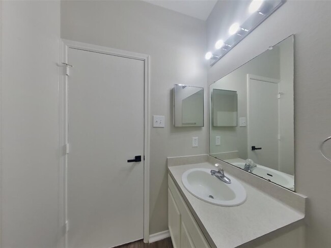Building Photo - 19010 Sunburst View Dr