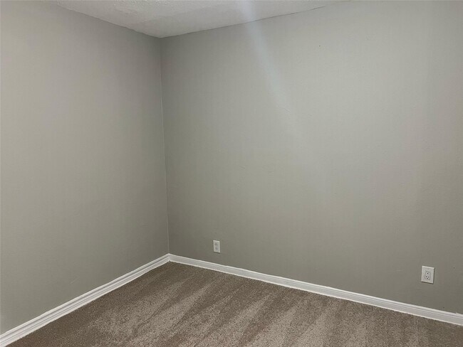 Building Photo - 6601 Sands Point Dr