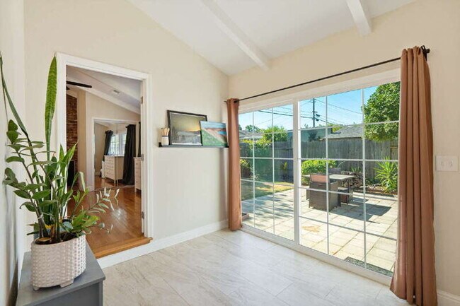 Building Photo - 4311 Cabrillo Way