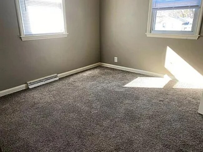 Building Photo - 5607 N 68th St