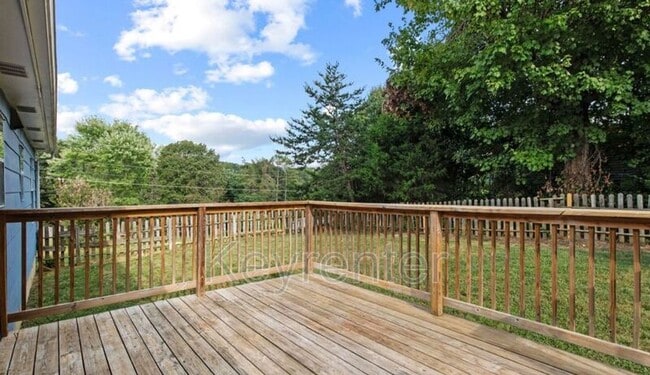 Building Photo - 6600 Woodcock Cir