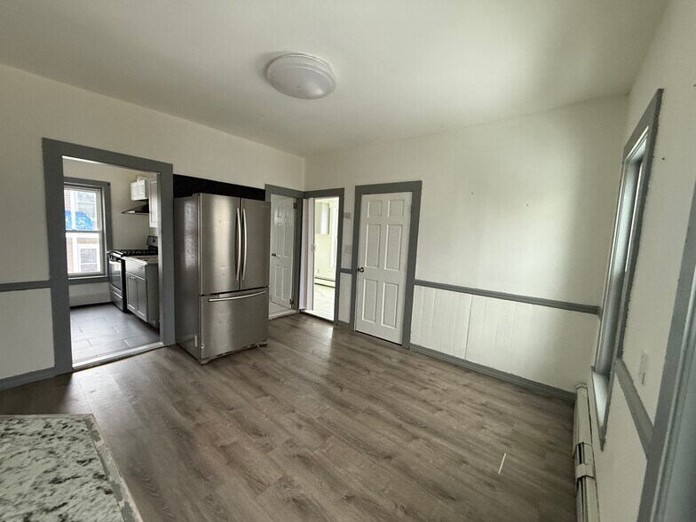 Building Photo - 30 Davenport St