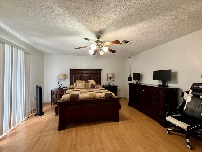 Building Photo - Chasehill Drive, Missouri City, TX 77489 - 4 BR 2.5 BA single-family home