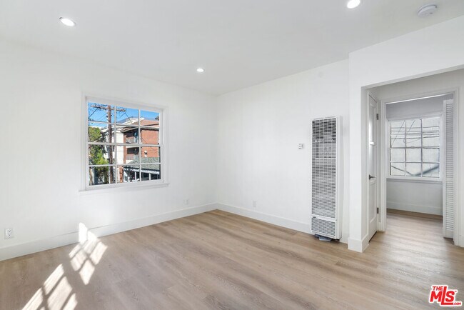 Building Photo - 9216 Alden Dr