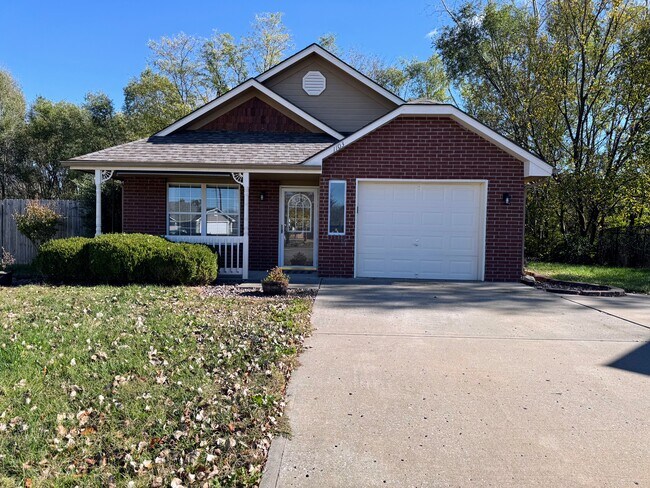 Primary Photo - 1103 SW Blue Branch Dr
