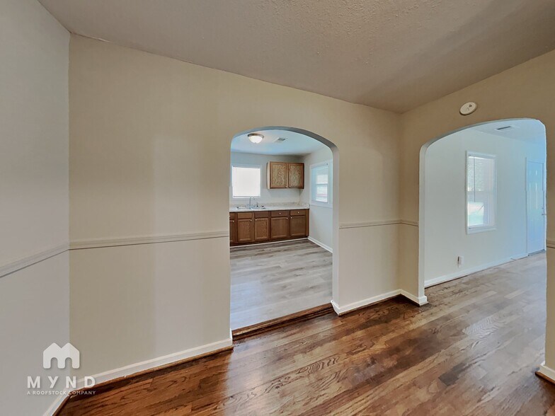 Building Photo - 713 Woodward Rd