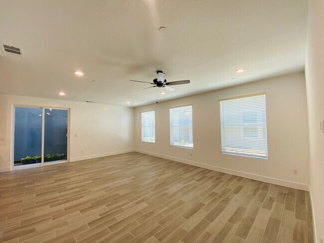 Building Photo - $2,295 + $100 Solar, Copper Ave. & Willow,...