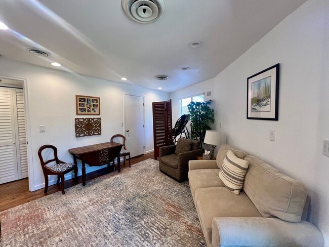 Building Photo - 335 Foothills S Dr