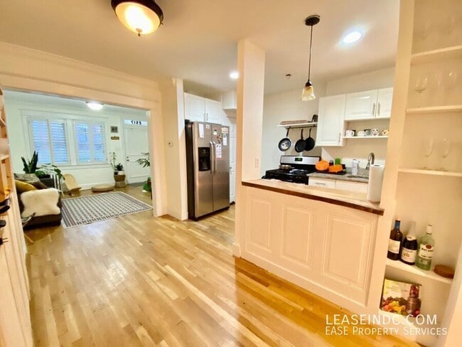 Building Photo - 2517 3rd St NE