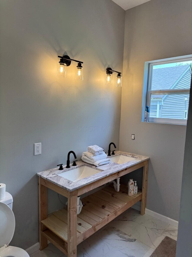 Building Photo - 462 S Hampton Rd