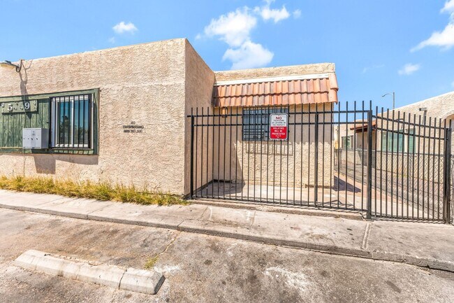 Building Photo - 5309 W Cheyenne Ave