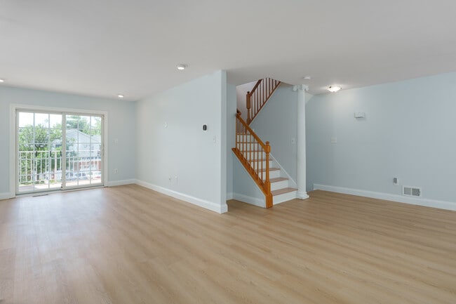 Building Photo - 29 Garfield Way