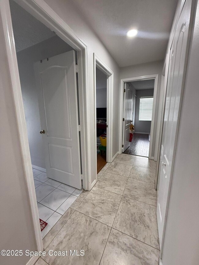 Building Photo - 1914 Jacques Dr