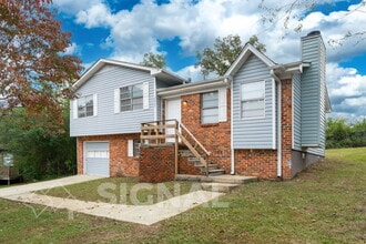 Building Photo - 2827 Arrowhead Cir NE